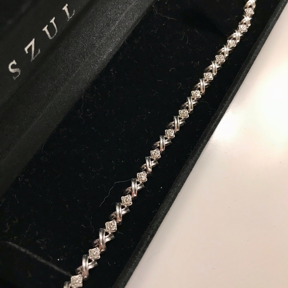 Diamond XO bracelet, sterling silver, 7” length